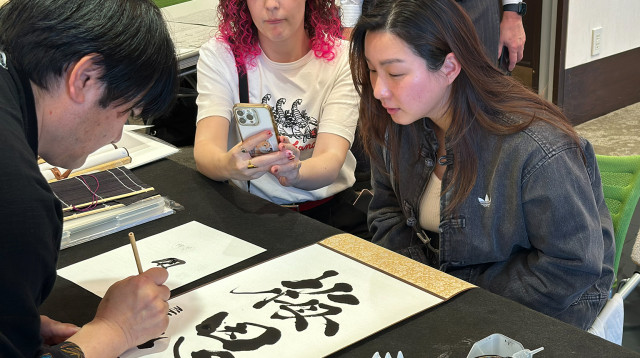 KANJI TOKYO｜幸せを呼ぶ筆跡術書道ワークショップ